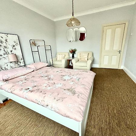 Winton House Home Stay Борнмут Экстерьер фото